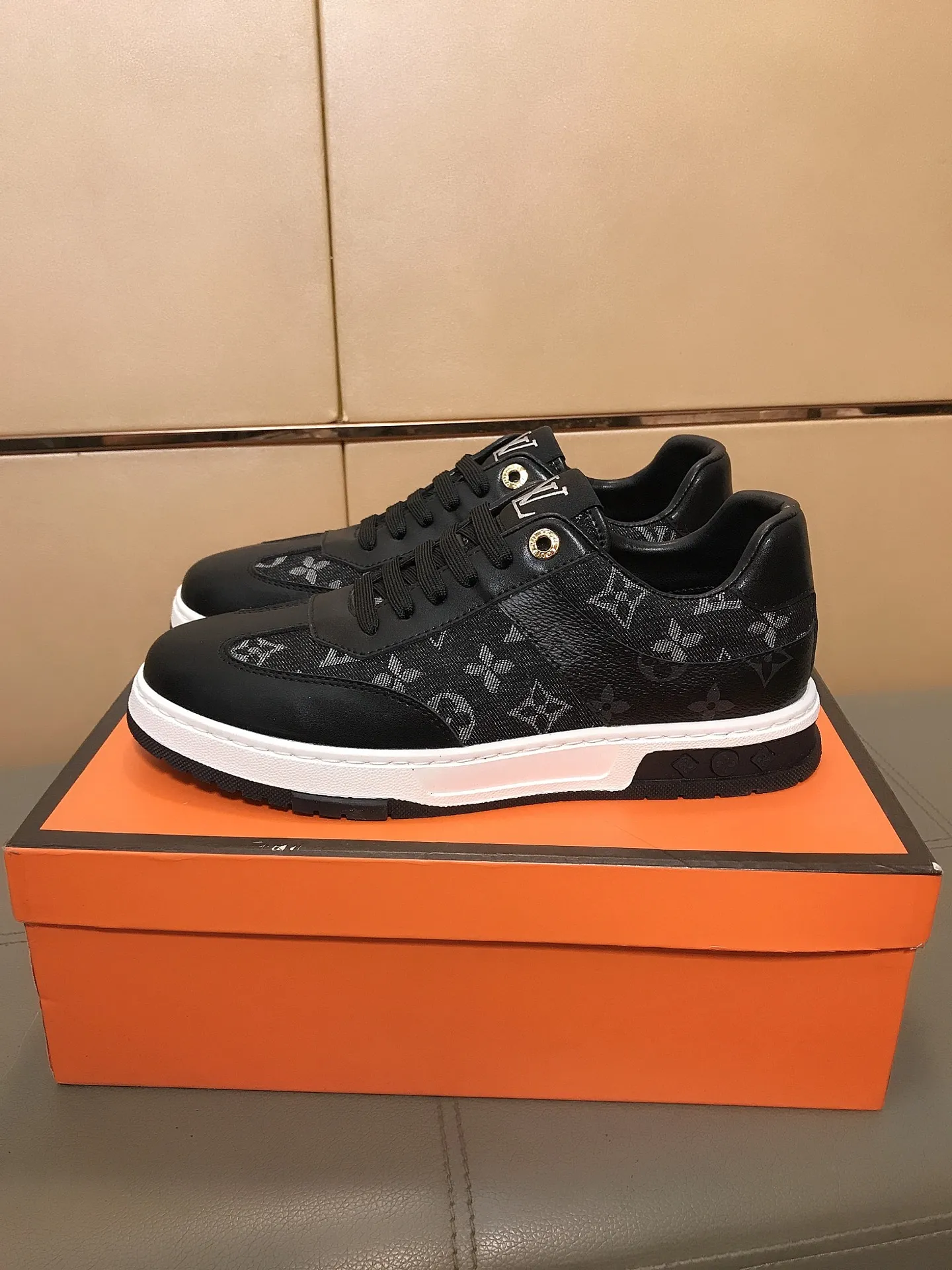Factory price 400 💰👟👟Louis Vuitton LV ® 🆕New men's casual shoes, 🔛The upper is made of cowhide + brand printed leather splicing design, breathable lining + sheepskin feet, wear-resistant and non-slip outsole, a must-have for driving! Number: 38-44……